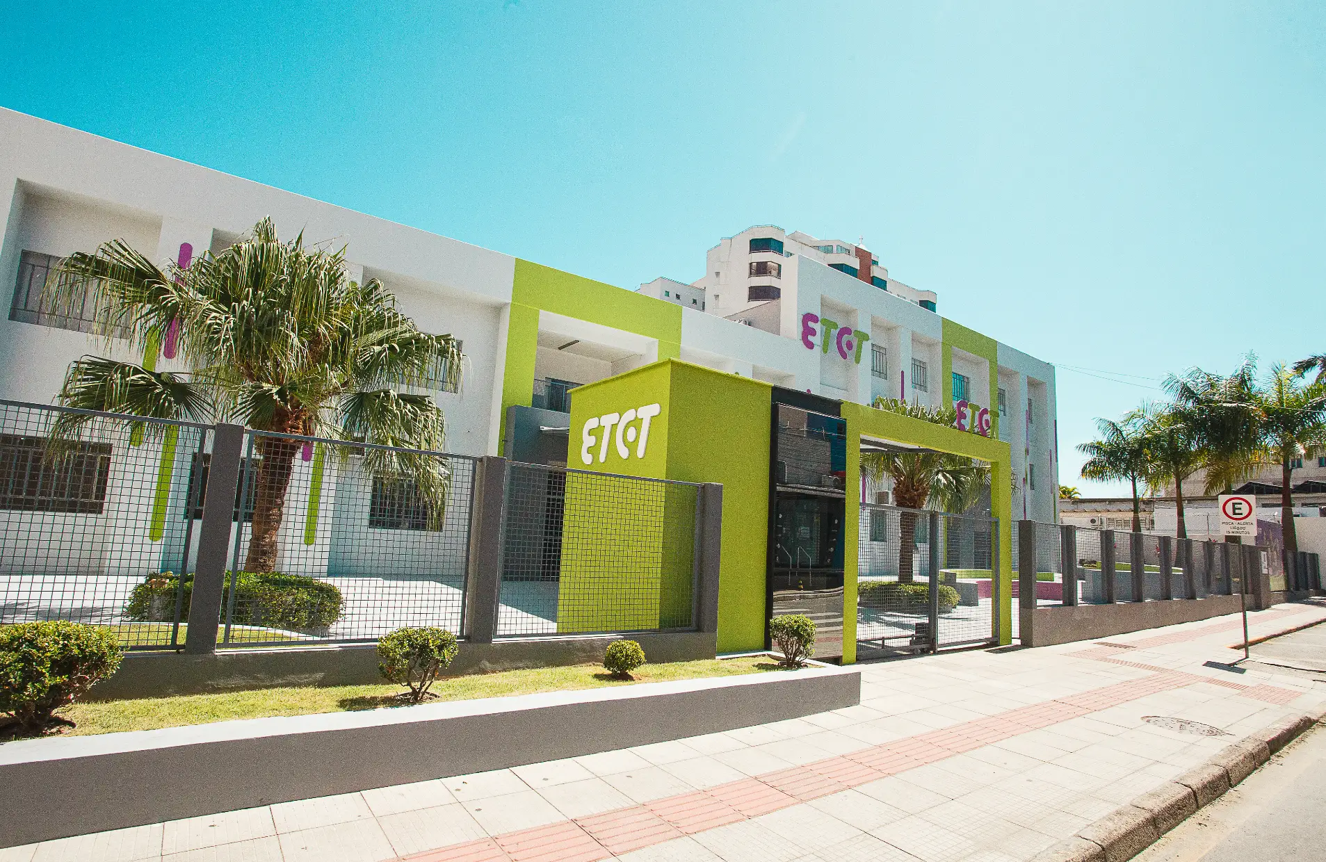 Fachada da Escola ETCT